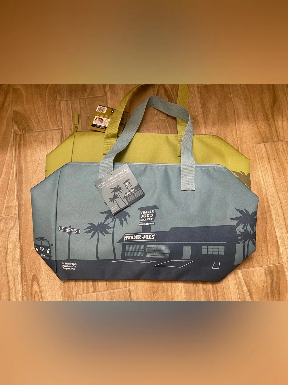 Trader Joe’s ❤️(2) Insulated Bag Shopping Reusable Cooler Large 8 Gallon NWT